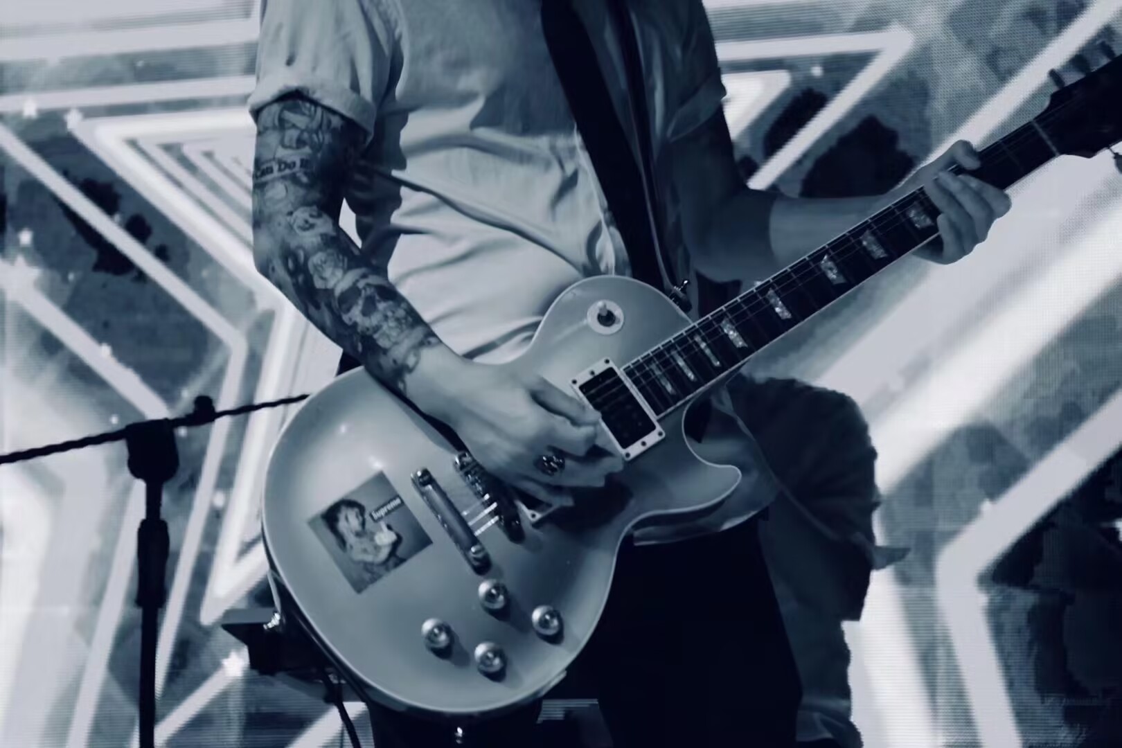 幻灯片-枪炮吉他